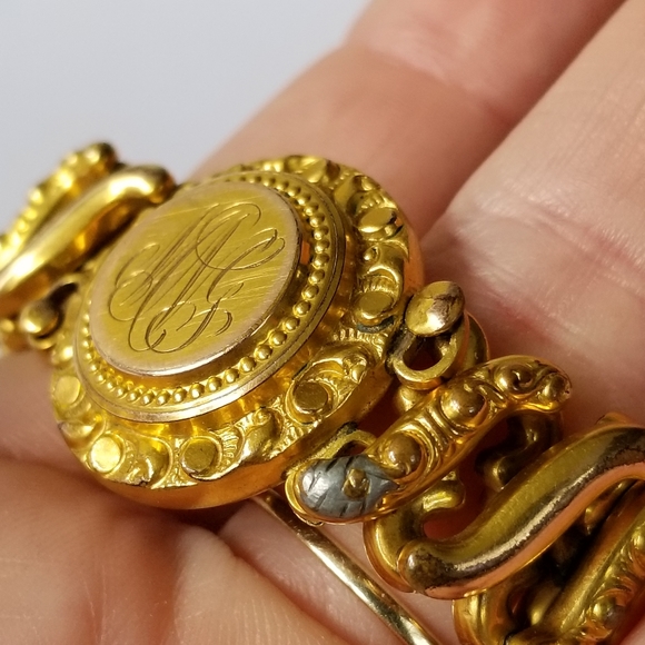 Relisted - antique locket expansion bracelet gold tone - Picture 6 of 15